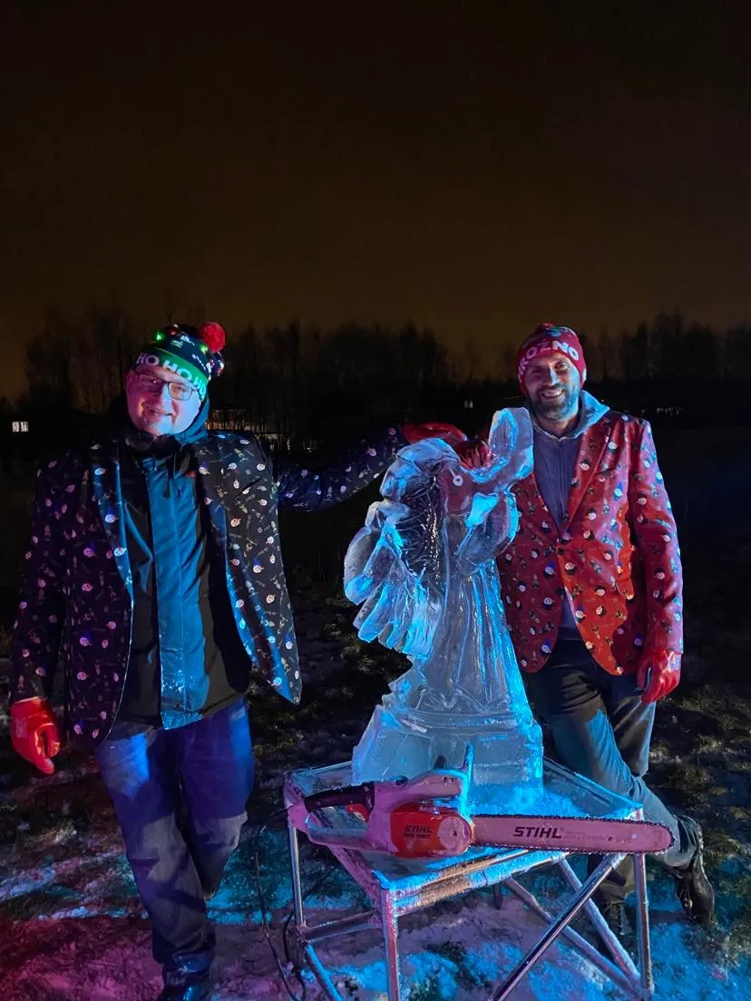 Zespół artystów lodowych Lodowe.com.pl - profesjonaliści z 18-letnim doświadczeniem w rzeźbieniu w lodzie