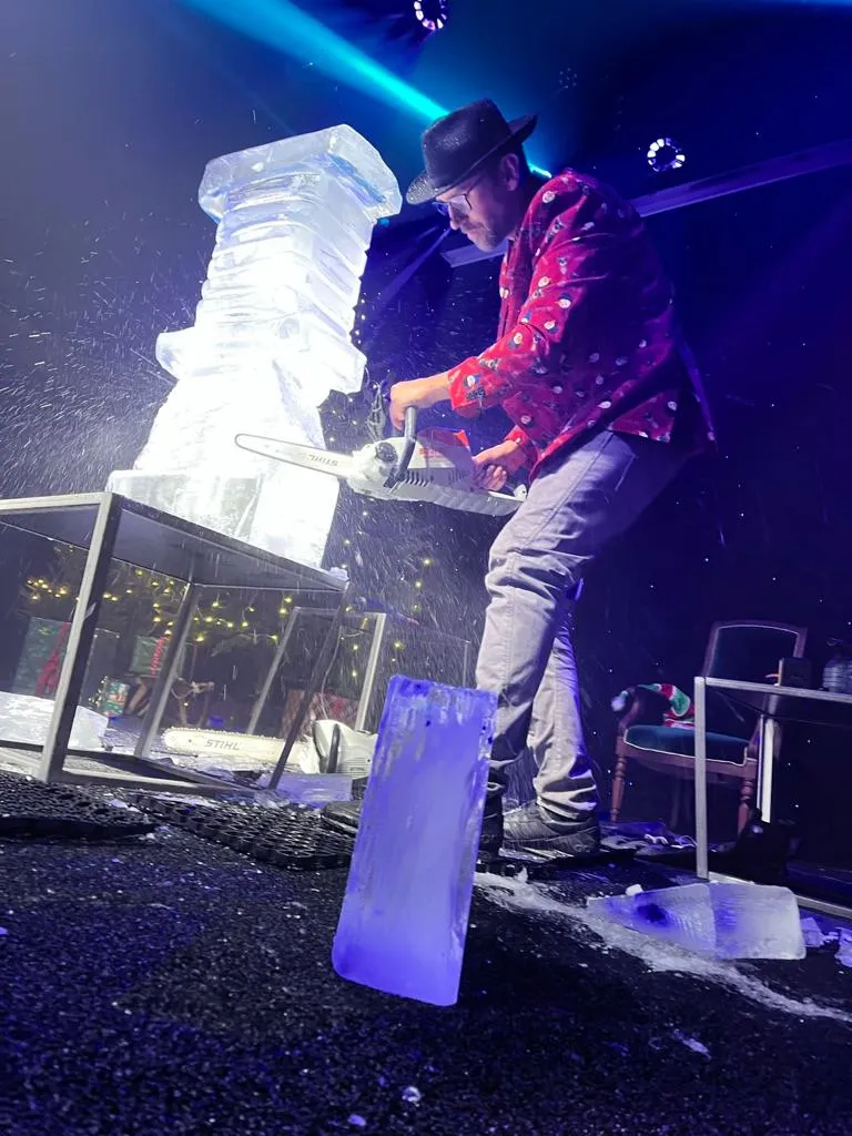 Spektakularna rzeźba lodowa wykonana przez profesjonalistów - ice carving na wesele i event w Łodzi