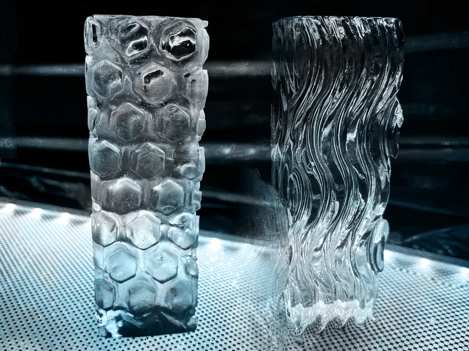 Spiry lodowe z różnymi wzorami - lód w kształcie kolumny do drinków premium